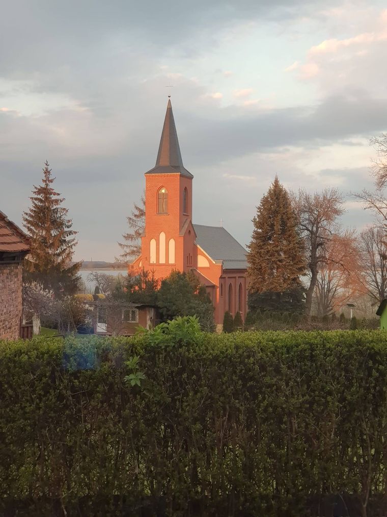 Neogotycki kościół św. Urbana w Głębinowie — Sanktuarium św. Rity